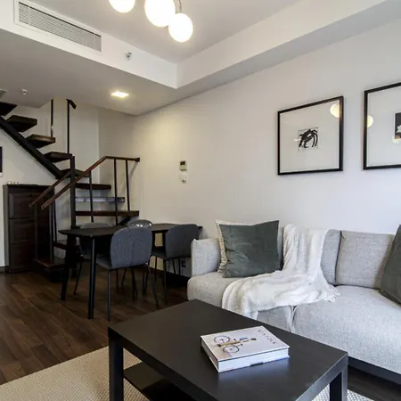 Villa W Ac- Balcony - Backyard -5 Mins