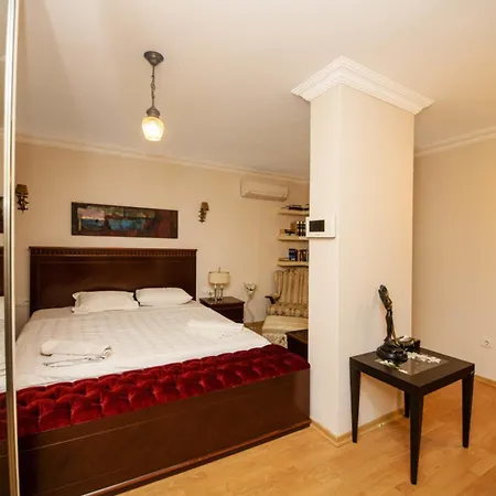 W Ac- Balcony - Backyard -5 Mins *