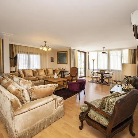 Villa W Ac- Balcony - Backyard -5 Mins *