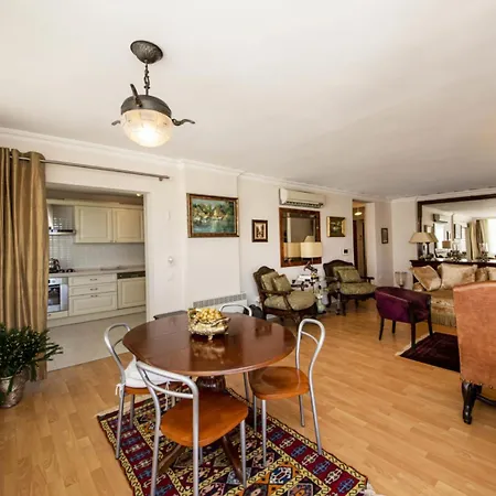 W Ac- Balcony - Backyard -5 Mins Villa