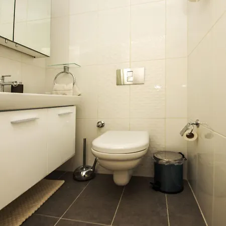 Villa W Ac- Balcony - Backyard -5 Mins